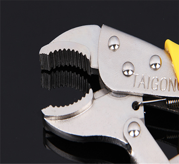 尖嘴鉗產(chǎn)品圖