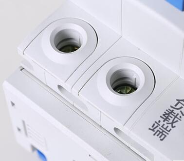 漏電保護器細節(jié)圖三